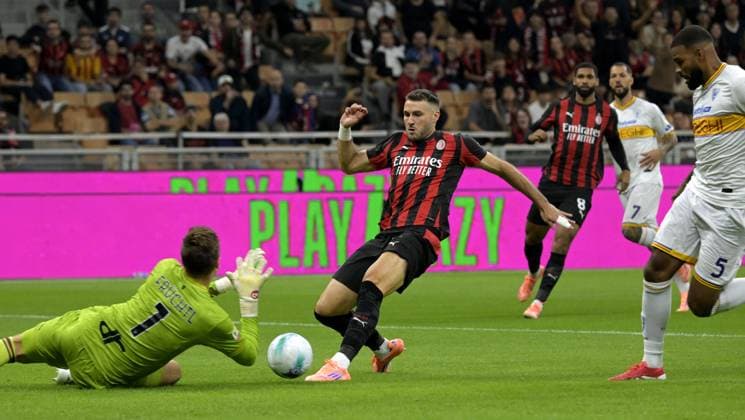 Foto IPP Paolo Bona Milano 23 09 2025 Coppa Italia di Calcio stagione 2025 2026 partita Milan-Lecce Nella foto Santiago Jimenez e Christian Fruchtl Italy Photo Press Worldwide Copyright italy Italy ITALY  Copyright: xR4924_italyphotopressx
