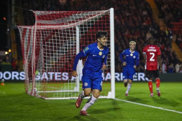 Lincoln City FC v Chelsea FC, Carabao Cup Facundo Buonanotte Of Chelsea scores a GOAL 1-2 and celebrates during the Lincoln City FC v Chelsea FC Carabao Cup Round 3 match at the LNER Stadium, Lincoln, England, United Kingdom on 23 September 2025 Credit: Lee Keuneke Every Second Media Editorial use only. All images are copyright Every Second Media Limited. No images may be reproduced without prior permission. All rights reserved. Premier League and Football League images are subject to licensing agreements with Football DataCo Limited. see https: www.football-dataco.com Copyright: xIMAGO EveryxSecondxMediax ESM-1594-0044 LeexKeunekex xEveryxSecondxMediax