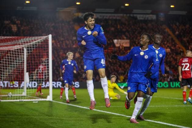 Lincoln City FC v Chelsea FC, Carabao Cup Facundo Buonanotte Of Chelsea scores a GOAL 1-2 and celebrates during the Lincoln City FC v Chelsea FC Carabao Cup Round 3 match at the LNER Stadium, Lincoln, England, United Kingdom on 23 September 2025 Credit: Lee Keuneke Every Second Media Editorial use only. All images are copyright Every Second Media Limited. No images may be reproduced without prior permission. All rights reserved. Premier League and Football League images are subject to licensing agreements with Football DataCo Limited. see https: www.football-dataco.com Copyright: xIMAGO EveryxSecondxMediax ESM-1594-0048 LeexKeunekex xEveryxSecondxMediax