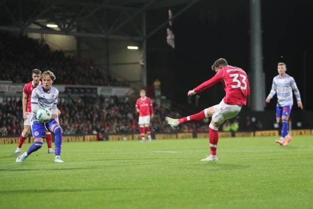 Wrexham FC v Reading EFL Cup 23 09 2025. Nathan Broadhead of Wrexham scores their first goal during the EFL Cup match between Wrexham FC and Reading at the Racecourse Ground, Wrexham, United Kingdom on 23 September 2025. Wrexham Racecourse Ground Wales United Kingdom Editorial use only DataCo restrictions apply See www.football-dataco.com , Copyright: xAlunxRobertsx PSI-22905-0020