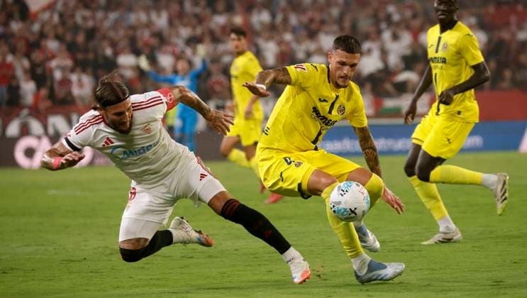 Spanish La Liga EA Sports soccer match Sevilla vs Villarreal at Ramon Sanchez Pizjuan stadium in Sevilla, Spain 23 september 2025 JORNADA 6 LIGA EA SPORTS SEVILLA FC-VILLARREAL 900 Cordon Press  900 CordonxPress LOF - Sevilla vs Villarreal
