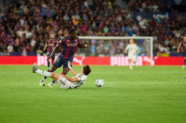 La Liga EA Regular Season Round 6 Etta Eyong of Levante UD seen in action during the the La Liga EA Sports match between Levante UD and Real Madrid at Ciutat de Valencia stadium, (Valencia ) on September 23, 2025. Valencia Ciutat de Valencia stadium Valencia Spain Copyright: xVIENTExVIDALx
