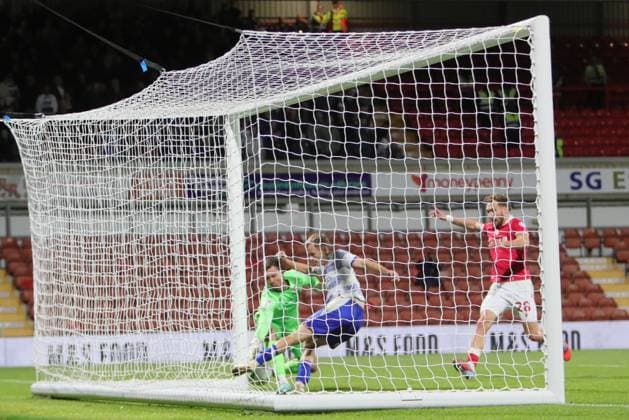 Wrexham FC v Reading EFL Cup 23 09 2025. Sam Smith of Wrexham follows up Nathan Broadhead of Wrexham goal during the EFL Cup match between Wrexham FC and Reading at the Racecourse Ground, Wrexham, United Kingdom on 23 September 2025. Wrexham Racecourse Ground Wales United Kingdom Editorial use only DataCo restrictions apply See www.football-dataco.com , Copyright: xAlunxRobertsx PSI-22905-0025