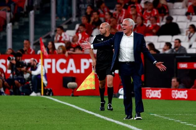 Estadio da Luz JosÃ Mourinho head coach of SL Benfica reacts during the Primeira Liga match between SL Benfica and Rio Ave FC at Estadio da Luz on September 23, 2025 in Lisbon, Portugal. Liga Portugal Betclic - SL Benfica vs Rio Ave FC (Valter Gouveia SPP)  Copyright: xValterxGouveia SPPx spp-en-VaGo-VG_L2077