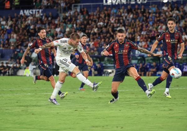 Spain - LaLiga EA Sports - Levante UD vs Real Madrid CF - 23 09 2025 SPAIN, VALENCIA, SEPTEMBRE 23. Franco Mastantuono of Real Madrid scores his side™s second goal during the LaLiga EA Sports match between Levante UD and Real Madrid CF at Estadio Ciutat de Valencia on septembre 23, 2025 in Valencia, Spain. Photo by Manuel Blondeau AOP.Press Valencia Estadio Ciutat de Valencia Spain Copyright: x ManuelxBlondeau AOP.Pressx AOP20250923-0009