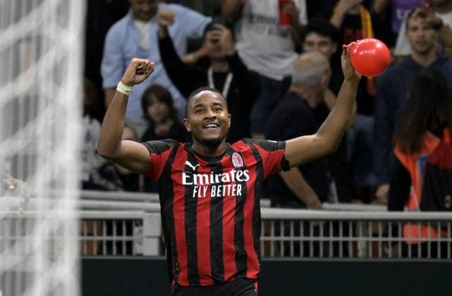 Foto IPP Paolo Bona Milano 23 09 2025 Coppa Italia di Calcio stagione 2025 2026 partita Milan-Lecce Nella foto Christopher Nkunku dopo il gol del 2-0 nella sua particolare esultanza con in mano un palloncino rosso Italy Photo Press Worldwide Copyright italy Italy ITALY  Copyright: xR4924_italyphotopressx