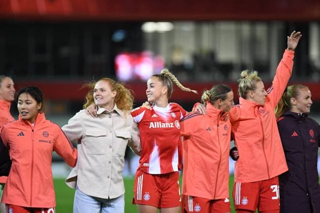 Momoko Tanikawa 18 Bayern , Stine Ballisager 3 Bayern , Giulia Gwinn 7 FC Bayern Klara Bühl 17 FC Bayern and Carolin Simon 30 FC Bayern celebrate the victory after the Google Pixel Womens Bundesliga match FC Bayern Munich SC Freiburg on 23 09 2025 Munich FC Bayern Campus Bayern Germany