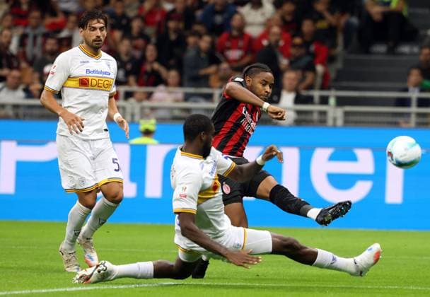 September 23, 2025, Milan, MILAN: Milan™ sChristopher Nkunku (R) kicks against Lecce™s Tiago Gabriel (C) during the round of 32 of the Italian Cup soccer match between Milan and Lecce at Giuseppe Meazza stadium in Milan, 23 September 2025..ANSA MATTEO BAZZI. Soccer; Italian Cup: Milan Vs Lecce  - ZUMAa110 20250923_zaf_a110_005 Copyright: xMatteoxBazzix