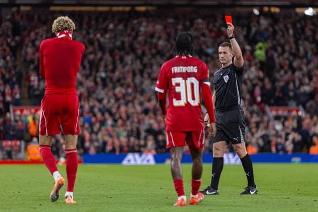 Football - Football League Cup - 3rd Round - Liverpool FC v Southampton FC LIVERPOOL, ENGLAND - Tuesday, September 23, 2025: Liverpool s Hugo Ekitike is shown a red via a second yellow for taking his shirt off during his goal celebrations by referee Thomas Bramall during the Football League Cup 3rd Round match between Liverpool FC and Southampton FC at Anfield. (Photo by David Rawcliffe Propaganda) LIVERPOOL Anfield MERSEYSIDE ENGLAND  Copyright: xDavidxRawcliffex P2025-09-23-Liverpool_Southampton-76