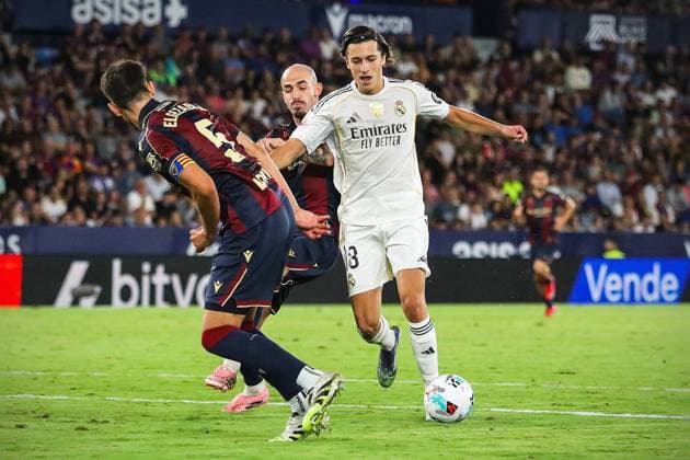 Spanish La Liga EA Sports soccer match Levante vs Real Madrid at Ciutat de Valencia stadium in Valencia, Spain 23 September 2025 Carreras 900 Cordon Press  900 CordonxPress LOF - Levante vs Real Madrid