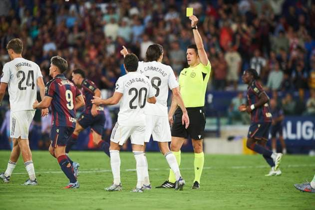 The referee Isidro Diaz de Mera show a yellow car to Alvaro Carreras (Real Madrid CF) during the LaLiga EA Sports match between Levante UD and Real Madrid at Ciudad de Valencia on September 23, 2025 in Valencia, Spain. (Photo by Maria Jose Segovia DeFodi Images) The referee Isidro Diaz de Mera show a yellow car to Alvaro Carreras Real Madrid CF during the LaLiga EA Sports match between Levante UD and Real Madrid at Ciudad de Valencia on September 23, 2025 in Valencia, Spain Photo by Maria Jose Segovia DeFodi Images