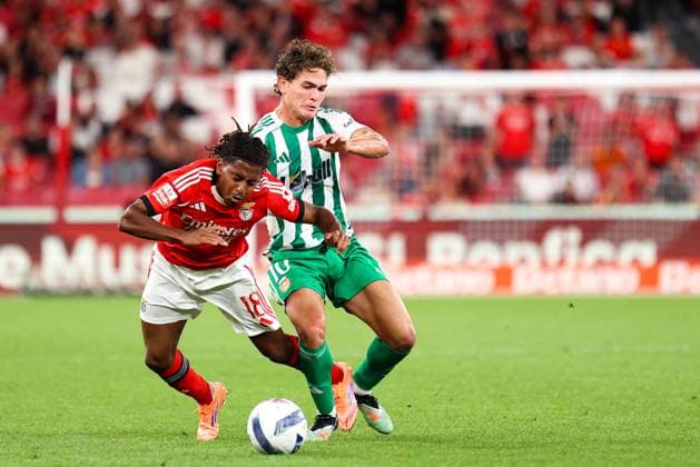 SL Benfica v Rio Ave FC - Liga Portugal BetClic 2025 2026 Medio centro luxemburgues do SL Benfica Leandro Barreiro 18 durante a partida entre SL Benfica v Rio Ave FC, valida pela Liga Portugal BetClic 2025 2026 no Estadio Jose Alvalade, Portugal (Foto de Diogo Faria Reis Avant Sports) Lisboa Estadio da Luz Portugal Copyright: xDiogoxFariaxReis AvantxSportsx