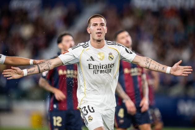 September 23, 2025, Valencia, Spain: FRANCO MASTANTUONO of Real Madrid celebrates his goal during the LaLiga match between Levante UD and Real Madrid CF at Estadio Ciudad de Valencia. Valencia Spain - ZUMAm308 20250923_zsp_m308_015 Copyright: xMatthieuxMirvillex