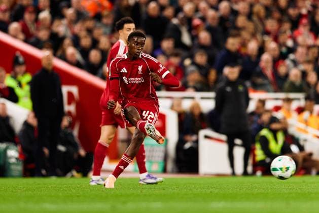 LIVERPOOL, ENGLAND - SEPTEMBER 23: Trey Nyoni of Liverpool passes the ball during a EFL Carabao Cup 2025 26 match between Liverpool and Southampton at Anfield on September 23, 2025 in Liverpool, England. (Photo by Koby Abbott Sports Press Photo)  Copyright: xKobyxAbbottx Sportspressphoto_SPR30965