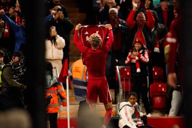 LIVERPOOL, ENGLAND - SEPTEMBER 23: Hugo Ekitike of Liverpool celebrates after scoring the team s second goal during a EFL Carabao Cup 2025 26 match between Liverpool and Southampton at Anfield on September 23, 2025 in Liverpool, England. (Photo by Koby Abbott Sports Press Photo)  Copyright: xKobyxAbbottx Sportspressphoto_SPR30975