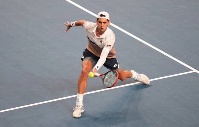 CHENGDU, CHINA - SEPTEMBER 23: Alejandro Tabilo of Chile returns a shot during the Men s Singles final match against Lorenzo Musetti of Italy on Day 8 of 2025 ATP, Tennis Herren Chengdu Open at Sichuan International Tennis Centre on September 23, 2025 in Chengdu, Sichuan Province of China.  Copyright: xChinaxNewsxServicex 111592811383