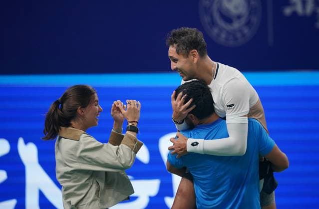 CHENGDU, CHINA - SEPTEMBER 23: Alejandro Tabilo (R) of Chile celebrates after winning the Men s Singles final match against Lorenzo Musetti of Italy on Day 8 of 2025 ATP, Tennis Herren Chengdu Open at Sichuan International Tennis Centre on September 23, 2025 in Chengdu, Sichuan Province of China.  Copyright: xChinaxNewsxServicex 111592811357