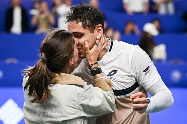 CHENGDU, CHINA - SEPTEMBER 23: Alejandro Tabilo (R) of Chile celebrates after winning the Men s Singles final match against Lorenzo Musetti of Italy on Day 8 of 2025 ATP, Tennis Herren Chengdu Open at Sichuan International Tennis Centre on September 23, 2025 in Chengdu, Sichuan Province of China.  Copyright: xVCGx 111592815173