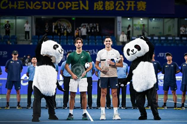 CHENGDU, CHINA - SEPTEMBER 23: Champion Alejandro Tabilo (R) of Chile and runner-up Lorenzo Musetti of Italy pose for a photo after the Men s Singles final match on Day 8 of 2025 ATP, Tennis Herren Chengdu Open at Sichuan International Tennis Centre on September 23, 2025 in Chengdu, Sichuan Province of China.  Copyright: xVCGx 111592815184