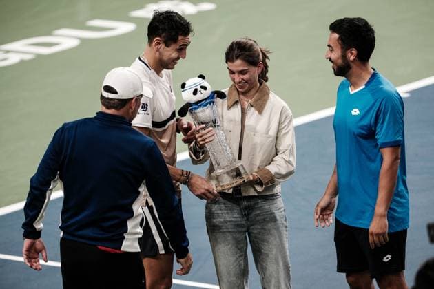 CHENGDU, CHINA - SEPTEMBER 23: Alejandro Tabilo (L2) of Chile celebrates after winning the Men s Singles final match against Lorenzo Musetti of Italy on Day 8 of 2025 ATP, Tennis Herren Chengdu Open at Sichuan International Tennis Centre on September 23, 2025 in Chengdu, Sichuan Province of China.  Copyright: xVCGx 111592811776