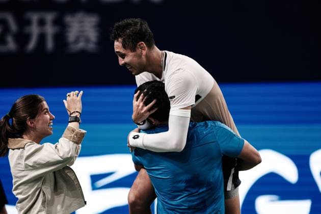 CHENGDU, CHINA - SEPTEMBER 23: Alejandro Tabilo (R) of Chile celebrates after winning the Men s Singles final match against Lorenzo Musetti of Italy on Day 8 of 2025 ATP, Tennis Herren Chengdu Open at Sichuan International Tennis Centre on September 23, 2025 in Chengdu, Sichuan Province of China.  Copyright: xVCGx 111592811761