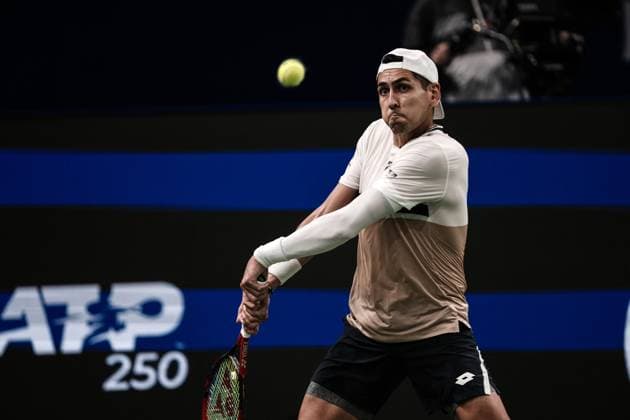 CHENGDU, CHINA - SEPTEMBER 23: Alejandro Tabilo of Chile returns a shot during the Men s Singles final match against Lorenzo Musetti of Italy on Day 8 of 2025 ATP, Tennis Herren Chengdu Open at Sichuan International Tennis Centre on September 23, 2025 in Chengdu, Sichuan Province of China.  Copyright: xVCGx 111592811712