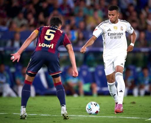 (250924) -- VALENCIA, Sept. 24, 2025 -- Kylian Mbappe (R) of Real Madrid breaks through during the La liga football match between Real Madrid and Levante UD, in Valencia, Spain, on Sept. 23, 2025. Stinger) (SP)SPAIN-VALENCIA-FOOTBALL-LALIGA-REAL MADRID VS LEVANTE PabloxMorano 