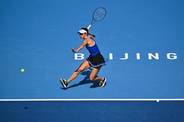 (250924) -- BEIJING, Sept. 24, 2025 -- McCartney Kessler returns a shot during the women s singles first round match between Shi Han of China and McCartney Kessler of the United States at 2025 China Open tennis tournament in Beijing, China, Sept. 24, 2025. ) (SP)CHINA-BEIJING-TENNIS-CHINA OPEN-WOMEN S SINGLES-FIRST ROUND (CN) XinxMengchen 