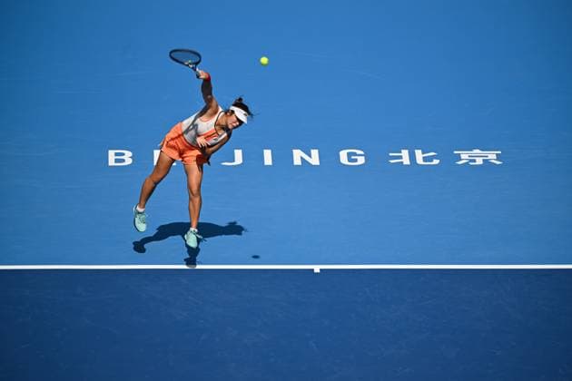 (250924) -- BEIJING, Sept. 24, 2025 -- Shi Han serves during the women s singles first round match between Shi Han of China and McCartney Kessler of the United States at 2025 China Open tennis tournament in Beijing, China, Sept. 24, 2025. ) (SP)CHINA-BEIJING-TENNIS-CHINA OPEN-WOMEN S SINGLES-FIRST ROUND (CN) XinxMengchen 