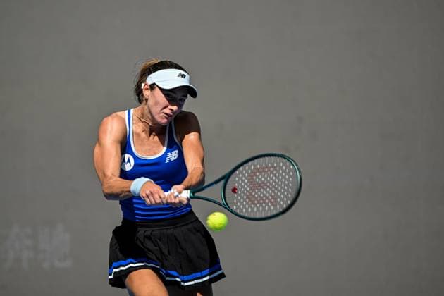 (250924) -- BEIJING, Sept. 24, 2025 -- McCartney Kessler returns a shot during the women s singles first round match between Shi Han of China and McCartney Kessler of the United States at 2025 China Open tennis tournament in Beijing, China, Sept. 24, 2025. ) (SP)CHINA-BEIJING-TENNIS-CHINA OPEN-WOMEN S SINGLES-FIRST ROUND (CN) XinxMengchen 