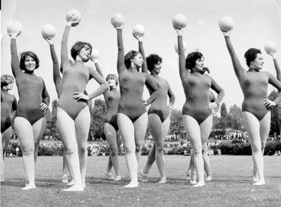 Turnen Deutschland Deutsches Turnfest U.B.z. Eroeffnungsfeier. 1973 !ACHTUNG AUFNAHMEDATUM GESCHÄTZT! *** Gymnastics Germany German Gymnastics Festival u B Z Grand Opening 1973 ATTENTION date estimated !ACHTUNG AUFNAHMEDATUM GESCHÄTZT!