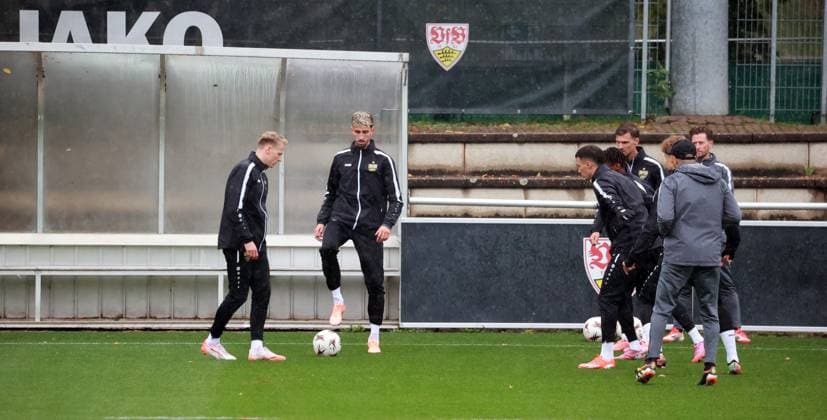 20 09 25 VfB Stuttgart Training Germany, Stuttgart, 24 09 2025, Football, Bundesliga, VfB Stuttgart Training v l Chris Führich, Atakan Karazor