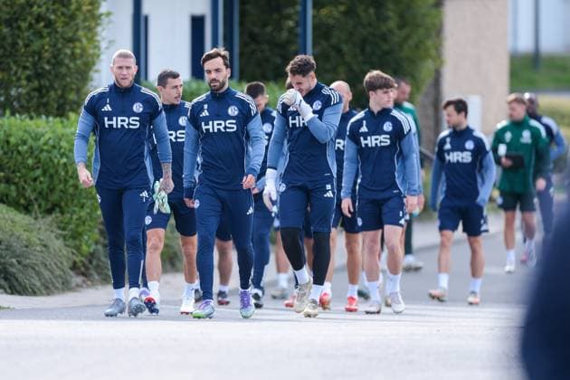 24 09 2025, Football, Season 2025 2026, Training FC Schalke 04, The players of FC Schalke go to training, Gelsenkirchen Training ground FC Schalke 04 NRW Germany xRHR PHOTO YYx Copyright: RHR-FOTOx RHR-FOTO YY