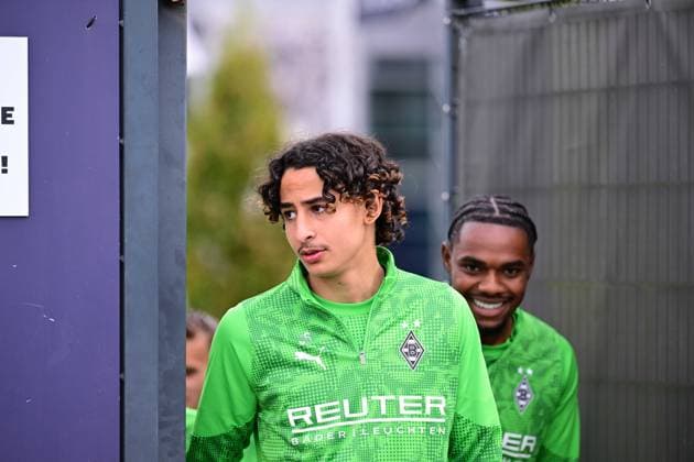24 09 2025 Moenchengladbach Football, Men, Season 2025 2026, Training Borussia Moenchengladbach Wael Mohya Gladbach , In the background Charles Herrmann Gladbach DFL regulations prohibit any use of photographs as image sequences and or quasi video Borussia Park NRW Germany