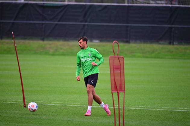 24 09 2025 Moenchengladbach Football, Men, Season 2025 2026, Training Borussia Moenchengladbach Fabio Chiarodia Gladbach DFL regulations prohibit any use of photographs as image sequences and or quasi video Borussia Park NRW Germany