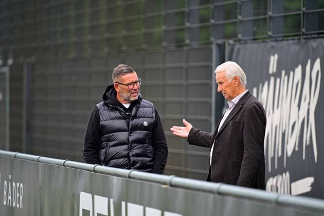 24 09 2025 Moenchengladbach Fußball, Herren, Saison 2025 2026, Training Borussia Moenchengladbach Im Gespraech v li Uwe Kamps Praesidiumsmitglied Gladbach , Rainer Bonhof Praesident Gladbach DFL regulations prohibit any use of photographs as image sequences and or quasi video Borussia Park NRW Deutschland