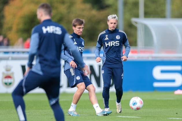 24 09 2025, Football, Season 2025 2026, Training FC Schalke 04, f l Felipe Sanchez FC Schalke 04 , Finn Porath FC Schalke 04 , Gelsenkirchen Training ground FC Schalke 04 NRW Germany xRHR PHOTO YYx Copyright: RHR-FOTOx RHR-FOTO YY