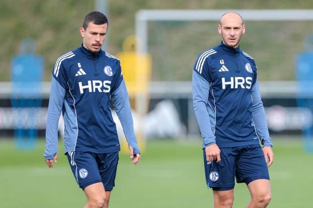 24 09 2025, Football, Season 2025 2026, Training FC Schalke 04, f l Ron Schallenberg FC Schalke 04 , Henning Matriciani FC Schalke 04 , Gelsenkirchen Training ground FC Schalke 04 NRW Germany xRHR PHOTO YYx Copyright: RHR-FOTOx RHR-FOTO YY