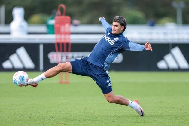 24 09 2025, Football, Season 2025 2026, Training FC Schalke 04, Mertcan Ayhan FC Schalke 04 , Gelsenkirchen Training ground FC Schalke 04 NRW Germany xRHR PHOTO YYx Copyright: RHR-FOTOx RHR-FOTO YY