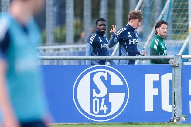 24 09 2025, Football, Season 2025 2026, Training FC Schalke 04, f l Zaid Tchibara FC Schalke 04 , Max Grüger FC Schalke 04 , Gelsenkirchen Training ground FC Schalke 04 NRW Germany xRHR PHOTO YYx Copyright: RHR-FOTOx RHR-FOTO YY