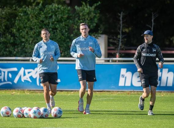 Football, Men, Season 2025 26, 2 Bundesliga, Hertha BSC, Training, f l Dawid Kownacki Hertha BSC , Niklas Kolbe Hertha BSC , Athletics coach Hendrik Vieth Hertha BSC , 24 09 2025, Copyright: xSebastianxRäppold MatthiasxKochx