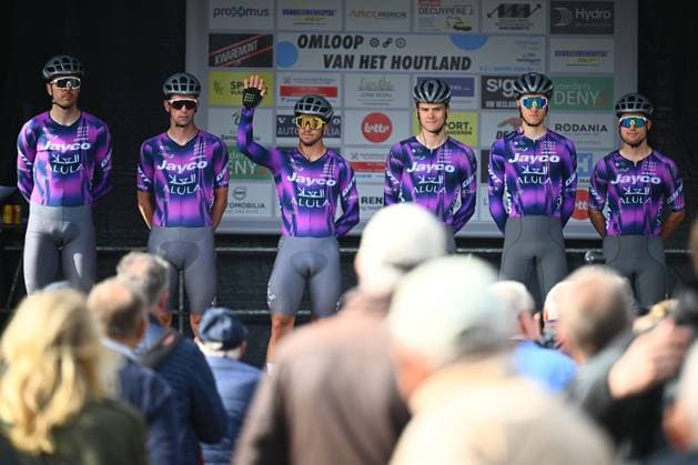 Omloop van Het Houtland 2025 Cycling Race LICHTERVELDE, BELGIUM - SEPTEMBER 24 : Team Jayco Alula riders during the 78th edition of Omloop van Het Houtland an UCI Class 1.1 one day cycling road race for Men Elite of 198,7 km with start in Eernegem and finish in Lichtervelde on September 24, 2025 in Lichtervelde, Belgium, 24 09 2025 Lichtervelde Belgium  Copyright: xGvgx