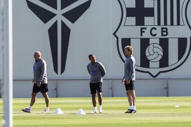 September 24, 2025, Sant Joan Despi, Barcelona, SPAIN: Thiago Alcantara, new member of staff during the training day of FC Barcelona, Barca ahead the Spanish League, La Liga EA Sports, football match against Real Oviedo at Ciudad Esportiva Joan Gamper on September 24, 2025 in Sant Joan Despi, Barcelona, Spain. Sant Joan Despi SPAIN - ZUMAa181 20250924_zaa_a181_001 Copyright: xJavierxBorregox