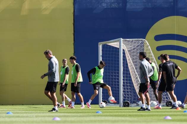 September 24, 2025, Sant Joan Despi, Barcelona, SPAIN: Pedri during the training day of FC Barcelona, Barca ahead the Spanish League, La Liga EA Sports, football match against Real Oviedo at Ciudad Esportiva Joan Gamper on September 24, 2025 in Sant Joan Despi, Barcelona, Spain. Sant Joan Despi SPAIN - ZUMAa181 20250924_zaa_a181_006 Copyright: xJavierxBorregox