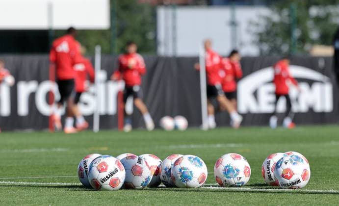 Training balls Symbol photo Feature Sport Soccer Football Training 1 Bundesliga Men DFL Season 2025 2026 24 09 2025 1 FC Union Berlin FCU DFL regulations prohibit any use of photographs as image sequences and or quasi video