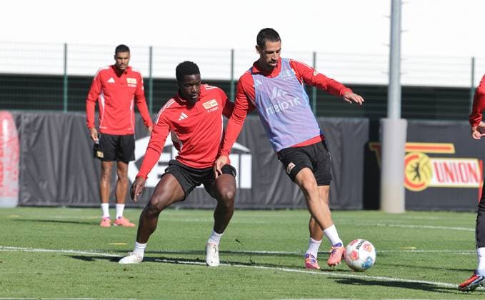 Stanley Nsoki, Rani Khedira duel match scene action sport football soccer training 1 Bundesliga men DFL season 2025 2026 24 09 2025 1 FC Union Berlin FCU DFL regulations prohibit any use of photographs as image sequences and or quasi video