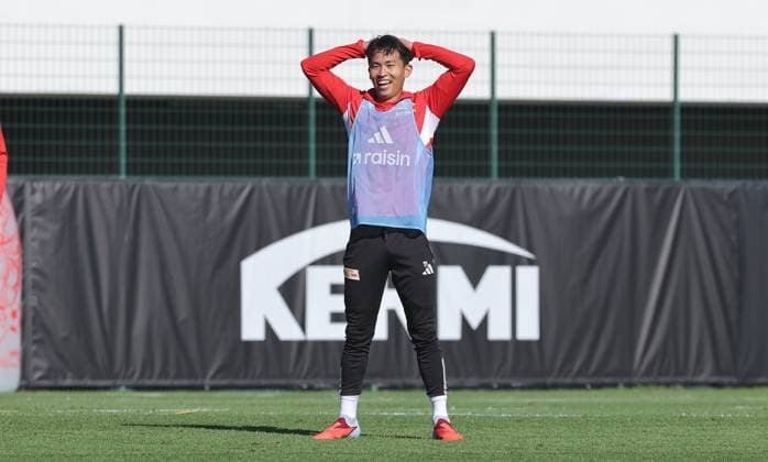 Wooyeong Jeong laughs single image cropping action sport soccer soccer training 1 Bundesliga men DFL season 2025 2026 24 09 2025 1 FC Union Berlin FCU DFL regulations prohibit any use of photographs as image sequences and or quasi video