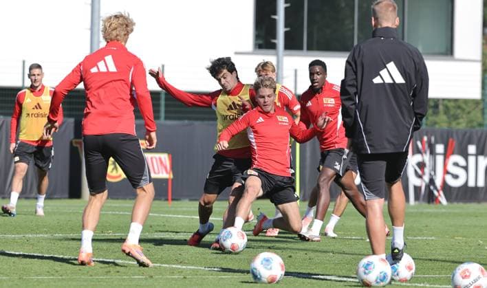 Diogo Leite, Andras Schäfer duel match scene action sport football soccer training 1 Bundesliga men DFL season 2025 2026 24 09 2025 1 FC Union Berlin FCU DFL regulations prohibit any use of photographs as image sequences and or quasi video