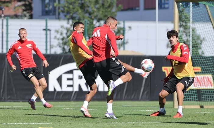 Danilho Doekhi, Marin Ljubicic, Diogo Leite duel match scene action sport soccer soccer training 1 Bundesliga men DFL season 2025 2026 24 09 2025 1 FC Union Berlin FCU DFL regulations prohibit any use of photographs as image sequences and or quasi video