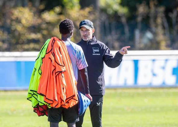 Soccer, Men, Season 2025 26, 2 Bundesliga, Hertha BSC, Training, f l Boris Mamuzah Lum Hertha BSC , Coach Stefan Leitl Hertha BSC , 24 09 2025, Copyright: xSebastianxRäppold MatthiasxKochx
